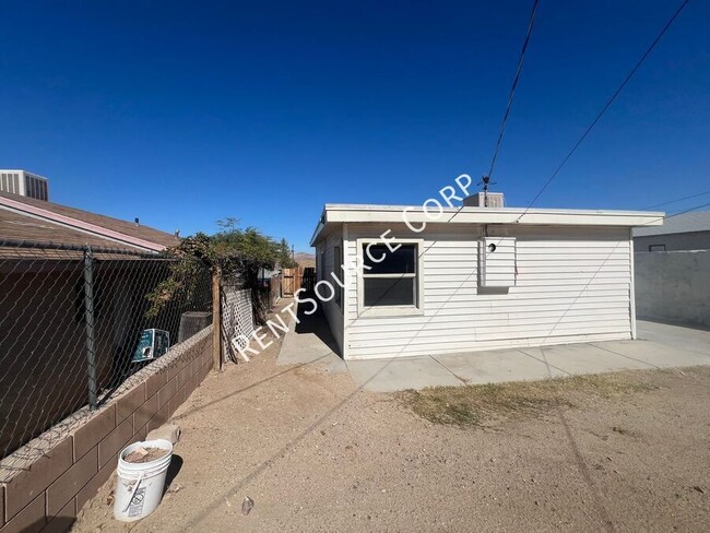 Building Photo - 920 Flora St