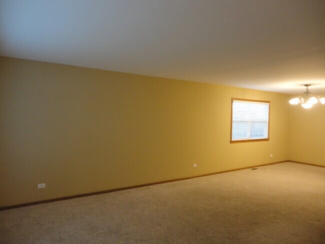 Building Photo - 5213 Aladdin Ct