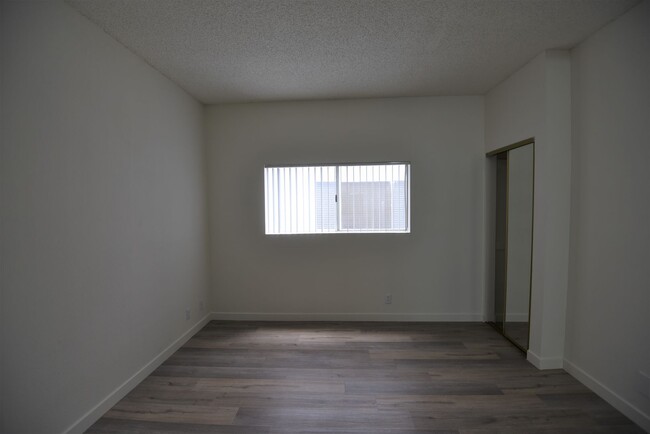 Building Photo - 11315 Moorpark St