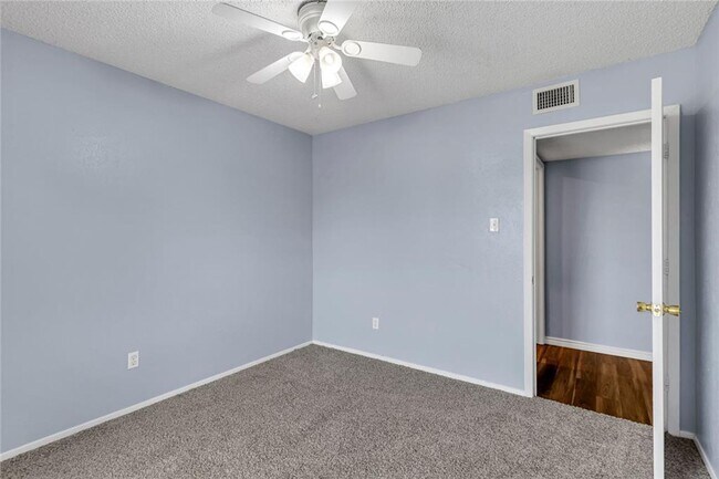 Building Photo - Nice 3 Bedroom, 2 Full Bath Home Located in SW Ft. Worth!