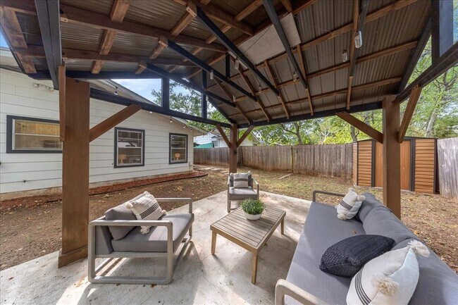 Building Photo - 5108 Emerald Forest Dr