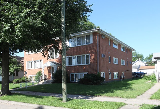 Building Photo - 2932 34th Ave S