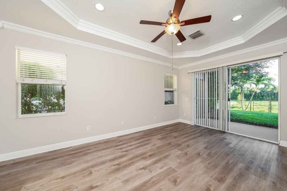 Building Photo - 1755 Palisades Dr