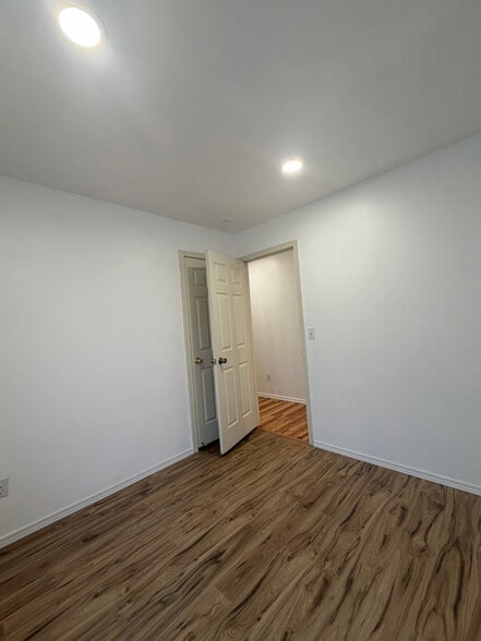 Building Photo - 223 Ivy St SE