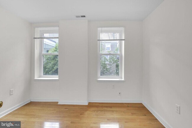 Building Photo - 1526 Brown St