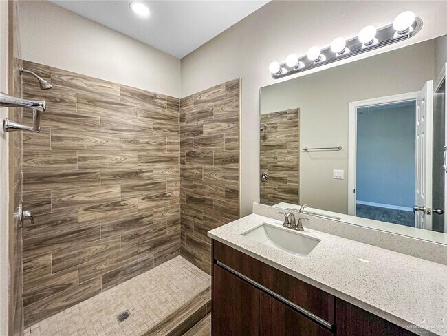 Building Photo - 15 W Mahala Ave