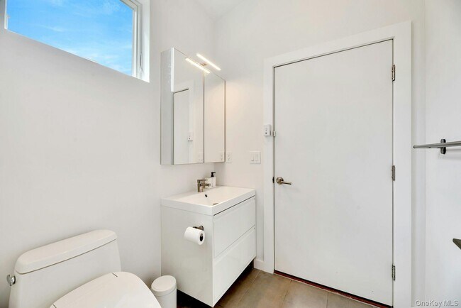 Building Photo - 420 Old Farm Rd