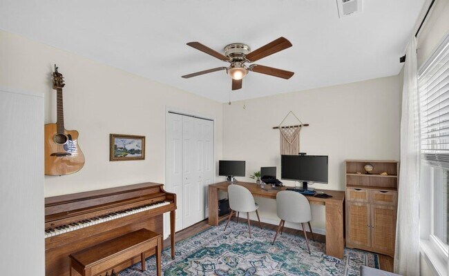 Building Photo - 7101 Alamosa Dr