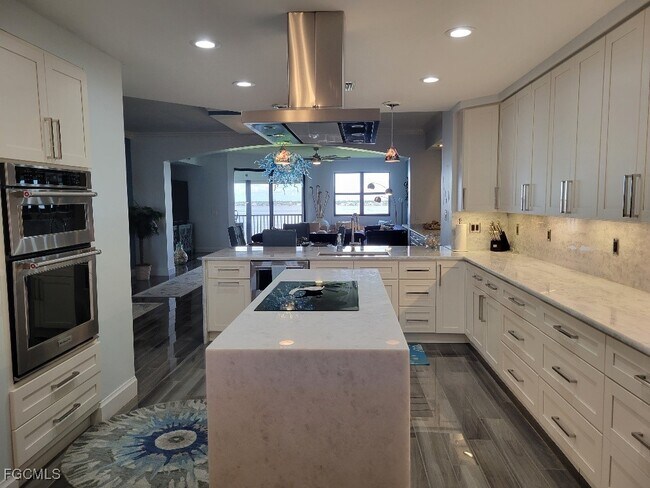 Building Photo - 11620 Court of Palms