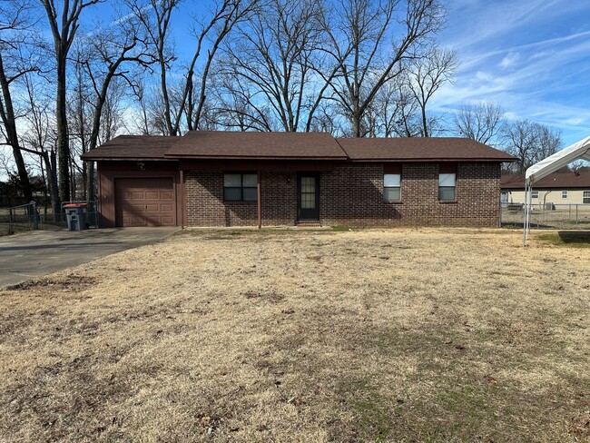 Primary Photo - Charming 3 Bed / 2 Bath Home in Lavaca