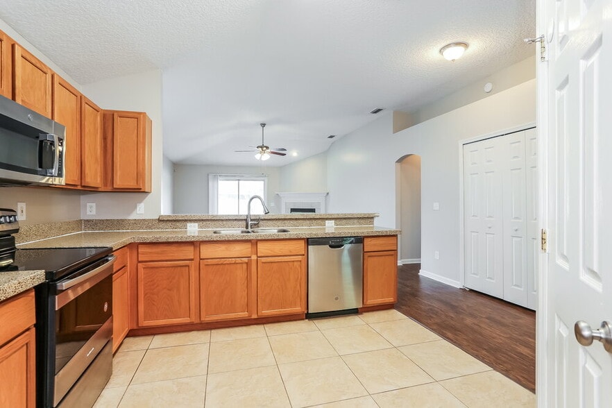 Building Photo - 535 Misty Morning Ct