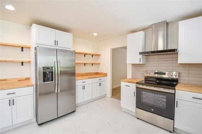 Building Photo - 17040 Birmingham Rd