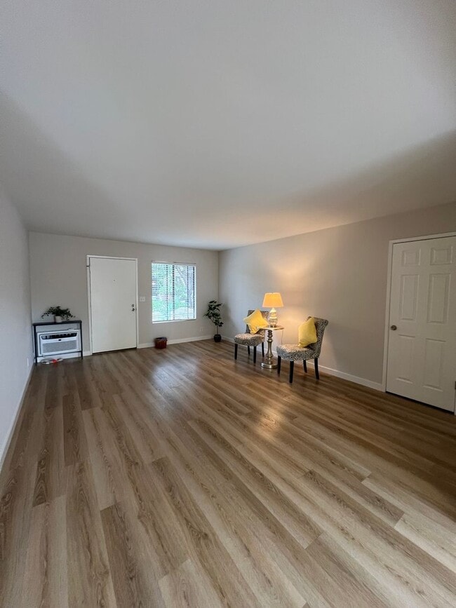 Building Photo - Irvine 2 bedroom with Upgrades