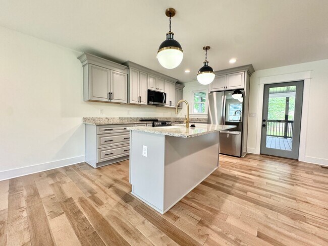 Building Photo - Fully Renovated 3 Bedroom Home for Rent in Franklin, TN Near Downtown Franklin & The Factory