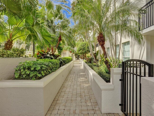 Building Photo - 600 S Dixie Hwy