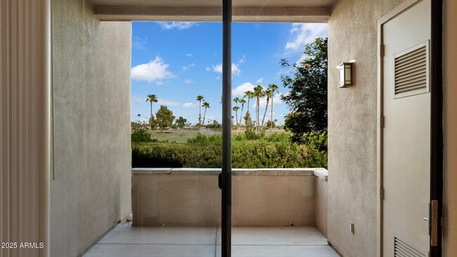 Building Photo - 7027 N Scottsdale Rd