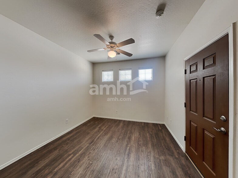 Building Photo - 6614 S 68th Ave