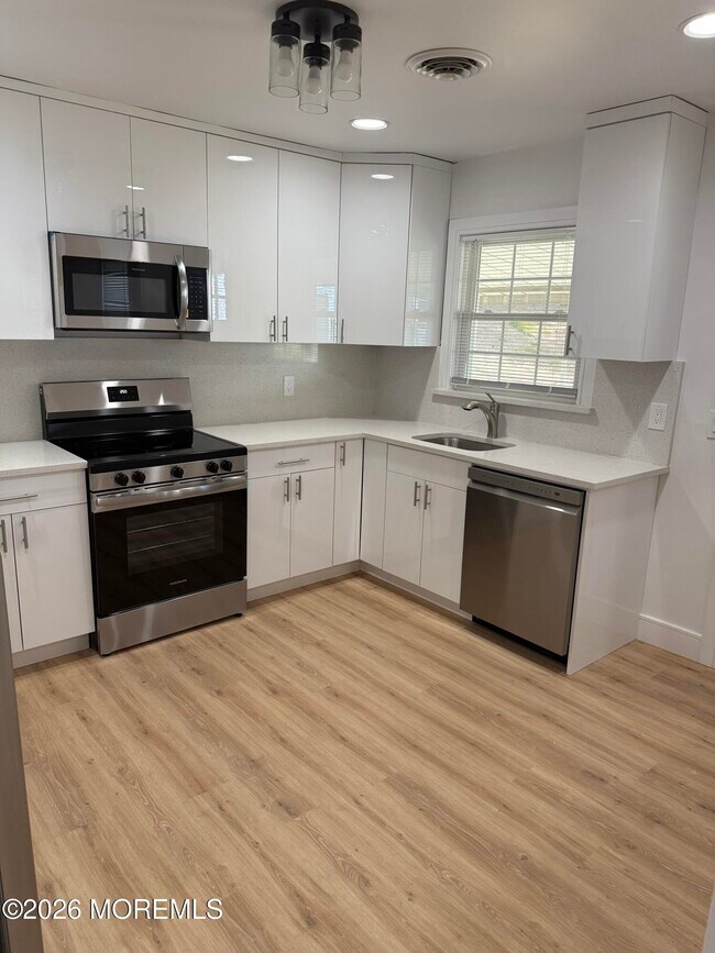 Building Photo - 12 Juniper Ln