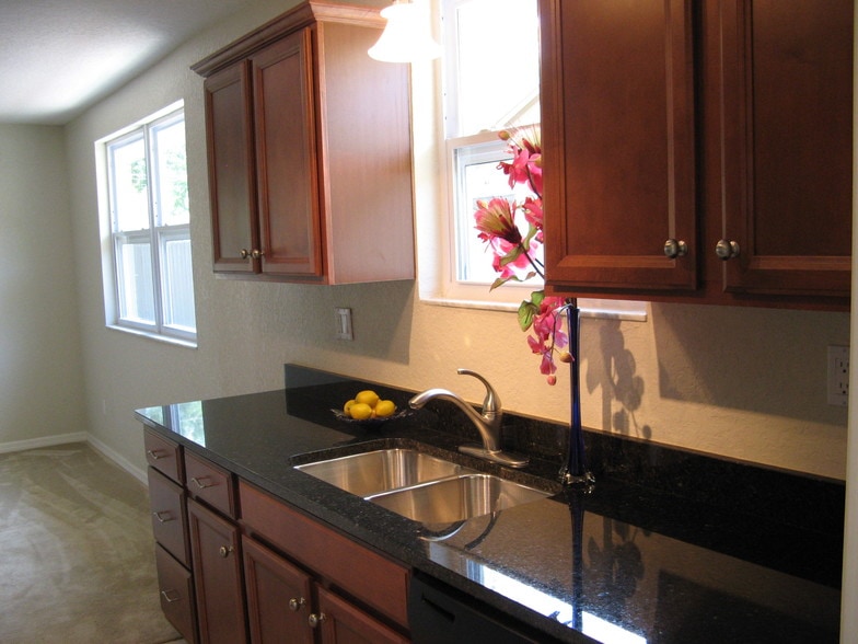 Building Photo - 423 Wildwood Way