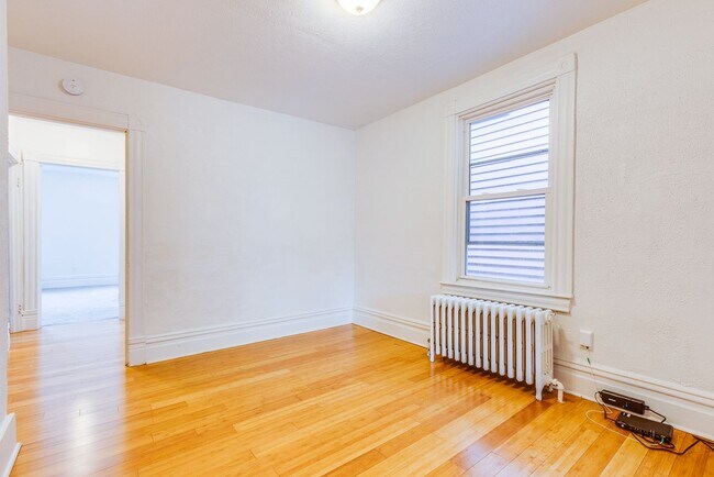 Building Photo - 406 Kingsboro St