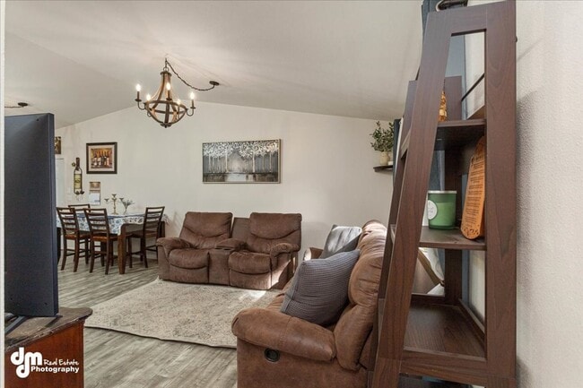 Building Photo - Cozy 3 bedroom 2 bath home w/ fully fenced...