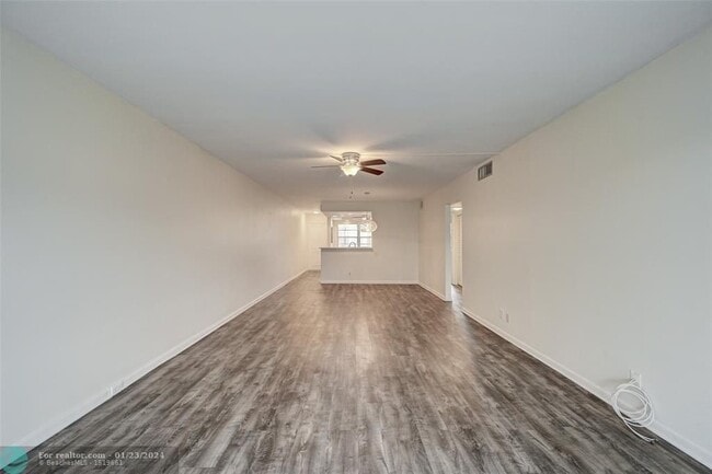 Building Photo - 4401 Martinique Ct