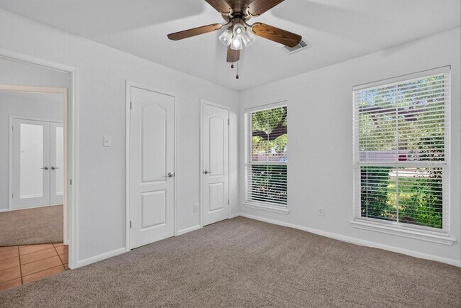 Building Photo - 1402 Club Chase Dr