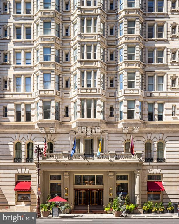 Building Photo - 200 S Broad St
