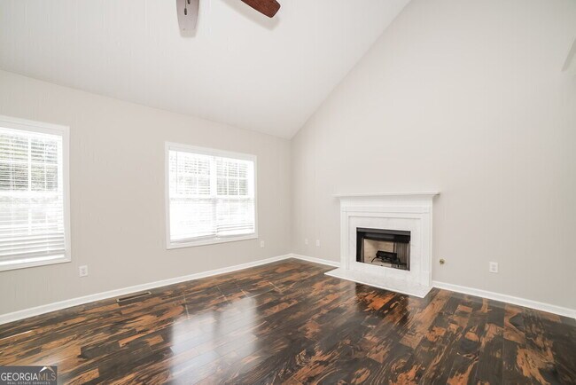 Building Photo - 5725 Newnan Cir