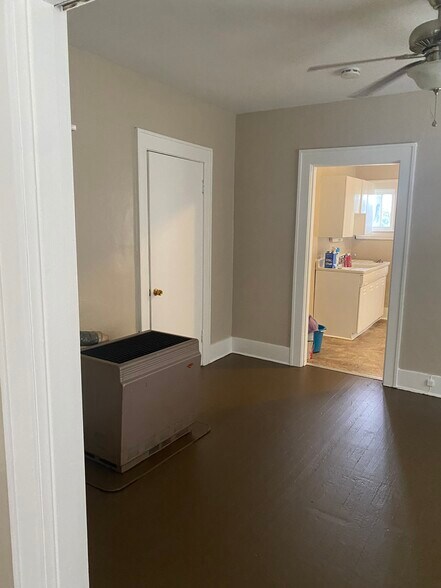 Building Photo - 2209 Crittenden Dr