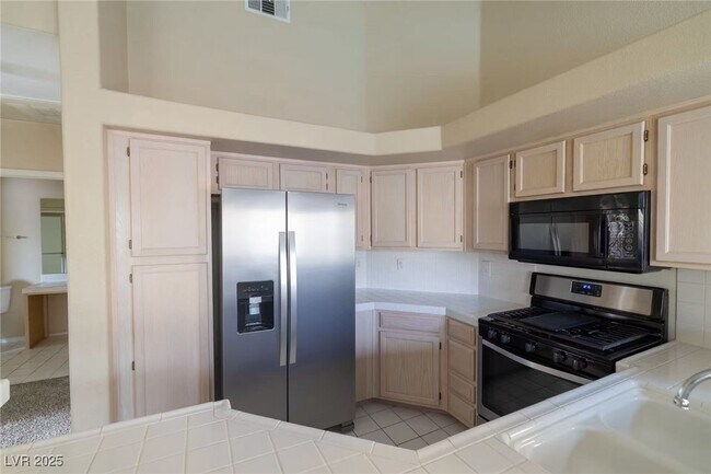 Building Photo - 900 Heavenly Hill Ct