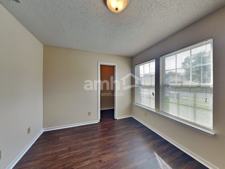 Building Photo - 6622 W Jefferson Ct