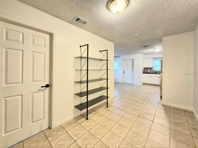 Building Photo - 2408 W Cypress St