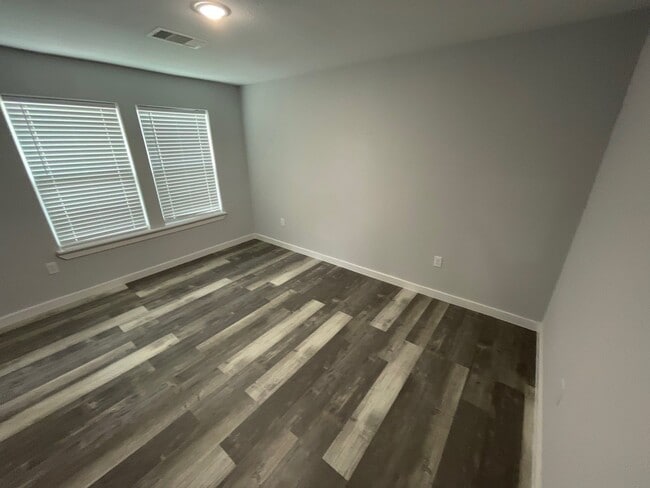 Building Photo - 4114 Majestic St