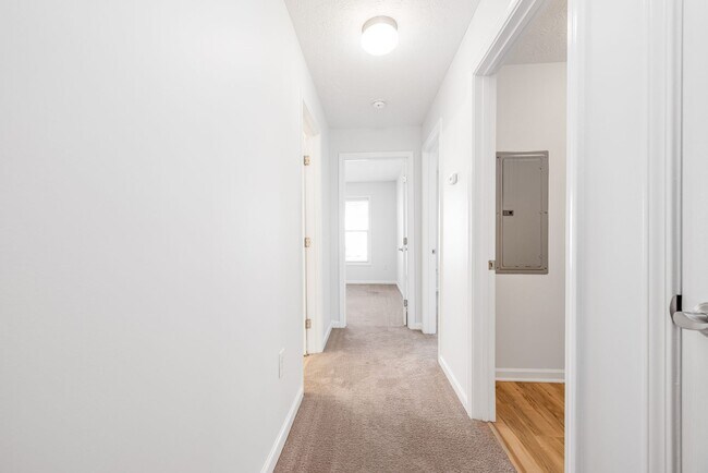 Building Photo - 3 Bedroom Lake View Condo on McFayden Lake with Lakeviews