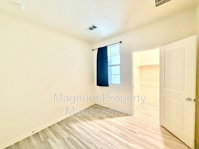 Building Photo - 25161 Harmony Ave