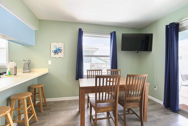 Building Photo - 608 Carolina Beach Ave S