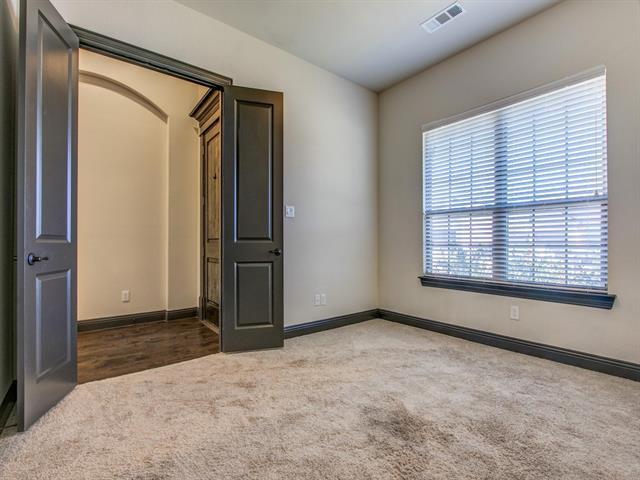 Building Photo - 6201 Savannah Oak Trail