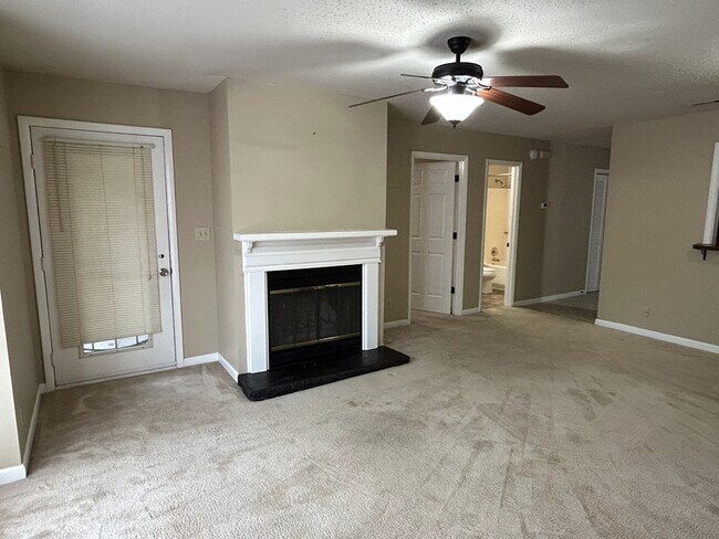 Building Photo - 4969-4967 7 Pine Cir