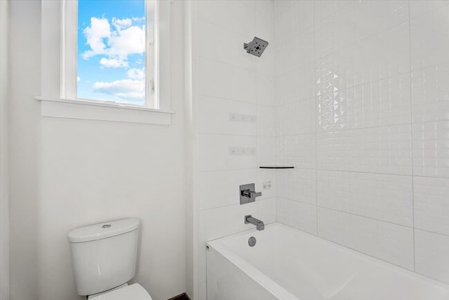 Building Photo - 16914 1st Pl S