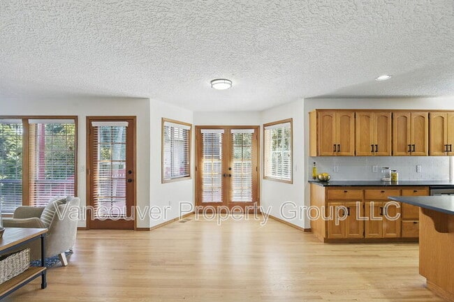 Building Photo - 10711 NE 31st Ave
