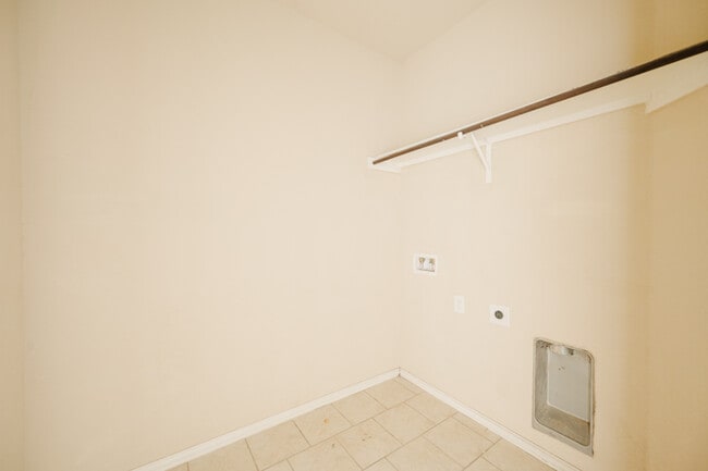 Building Photo - 6919 Kate Reed Dr