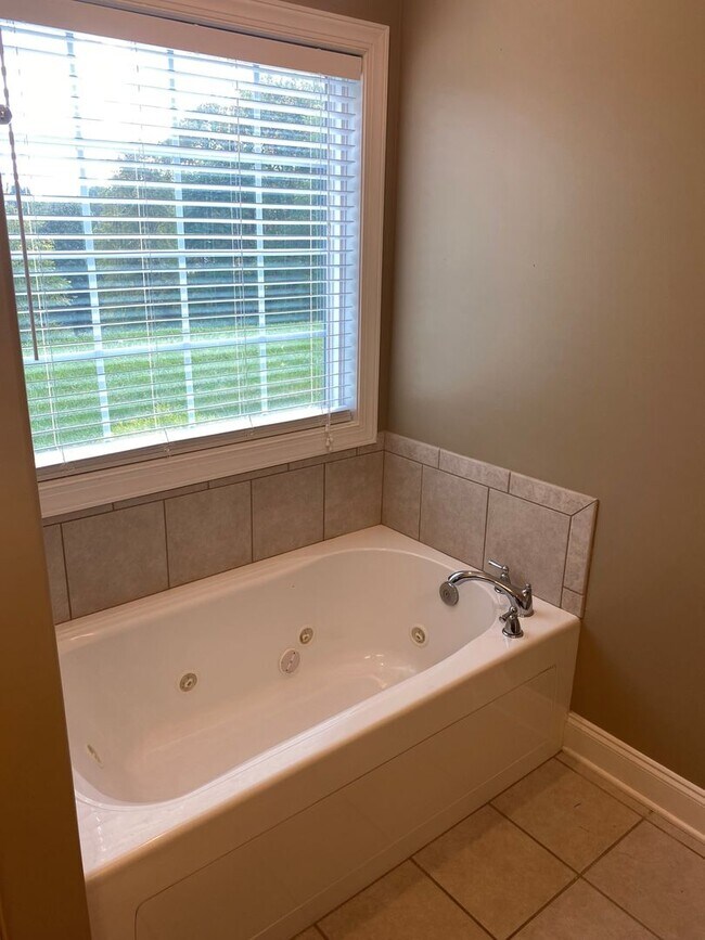 Building Photo - Coming Soon! Beautiful 3/2 with Garage and Sunroom in Johnson City, $2400, Lawn Care Included!