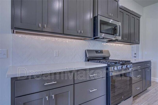 Building Photo - 207 Hope Ave