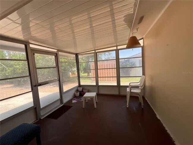 Building Photo - 10502 Laburnum Dr