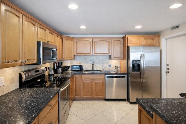 Building Photo - 2101 S Ocean Dr