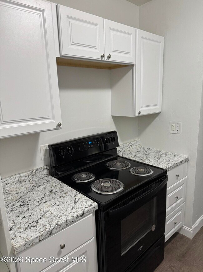 Building Photo - 204 W Alma Dr