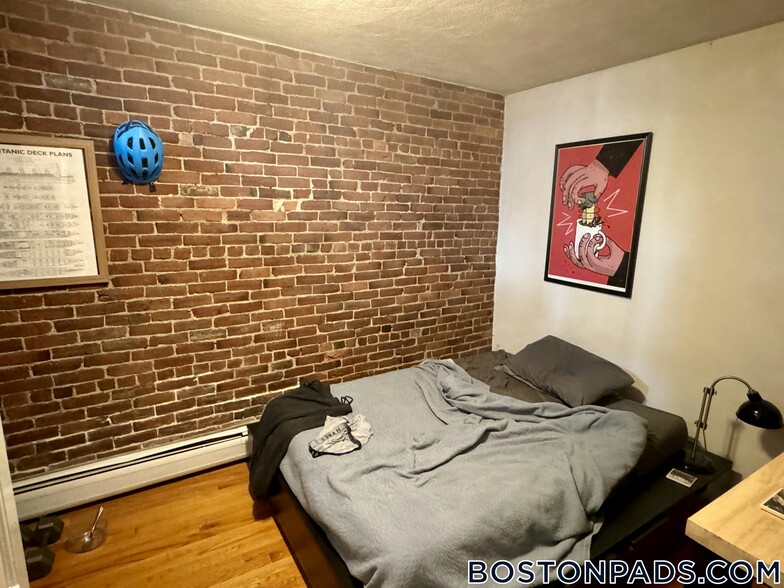 Building Photo - 108 Central St