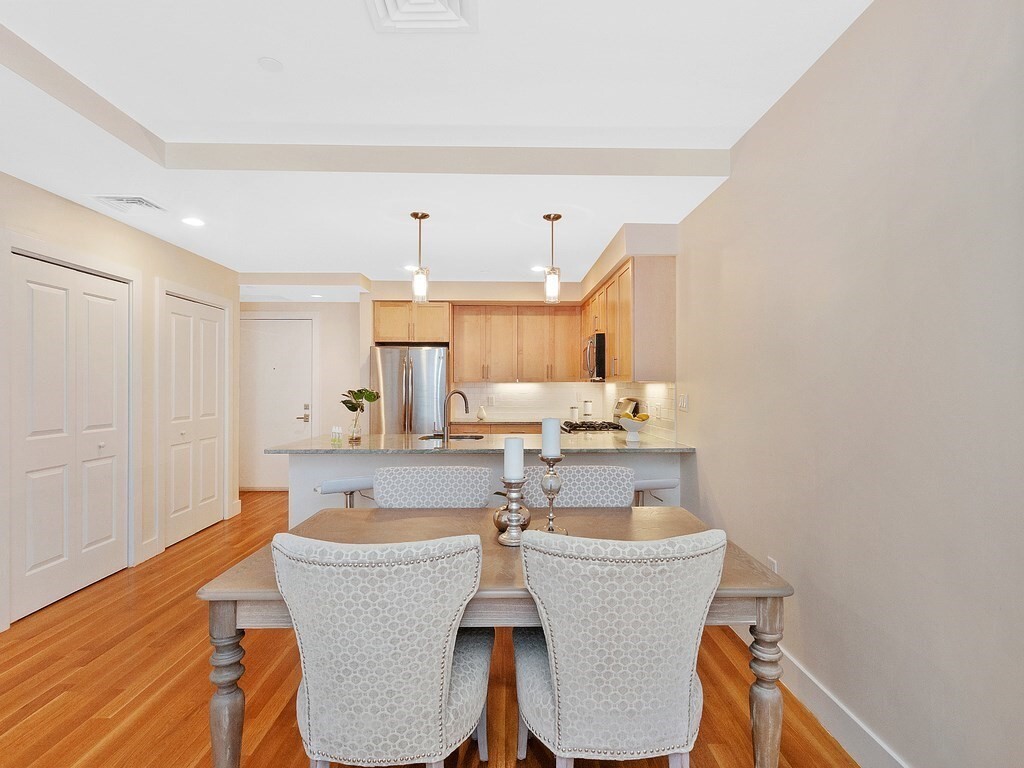 Building Photo - 321 Hammond Pond Pky