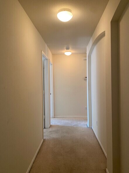 Building Photo - 2504 Kent Dr
